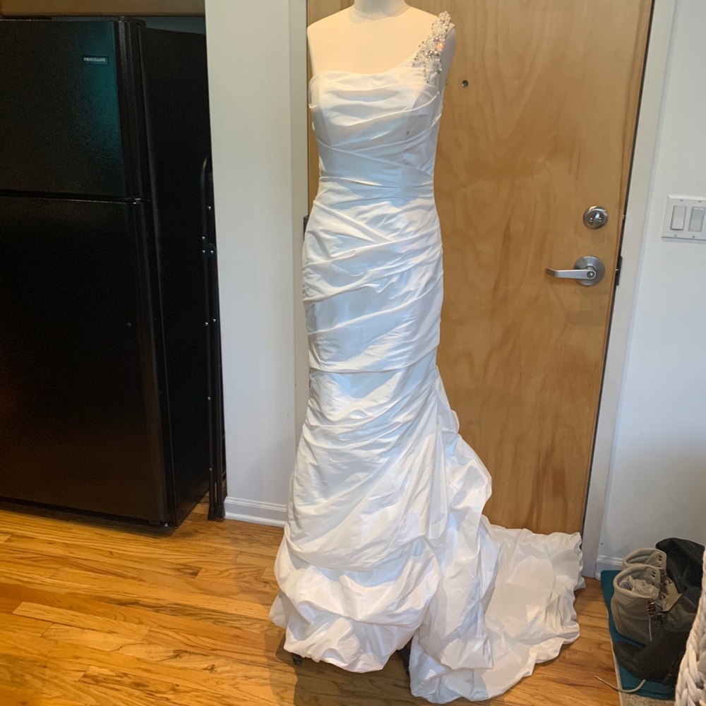 Brand new wedding dress (small removable mark))